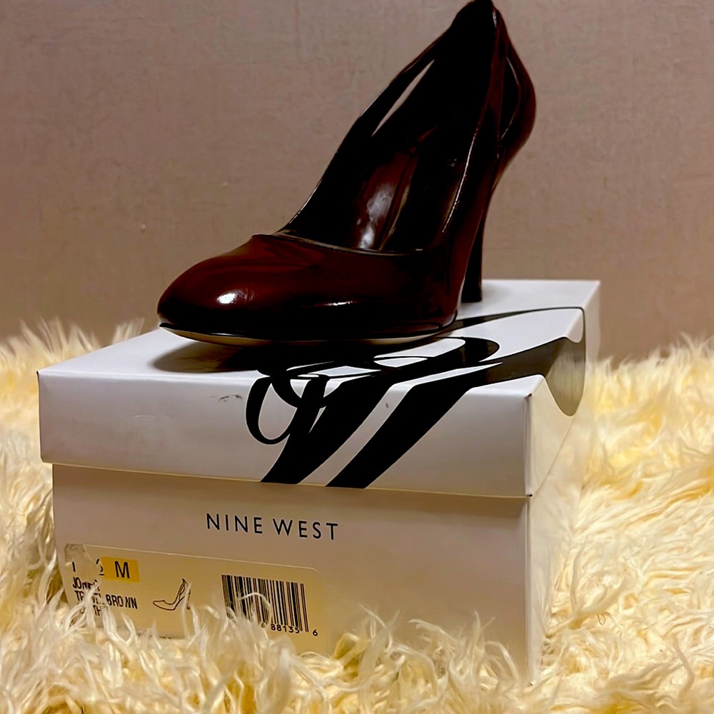 New, never worn brown Nine West pumps